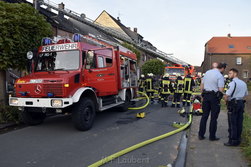Feuer 2 Vollbrand Reihenhaus Roggendorf Berrischstr P027.JPG - Miklos Laubert